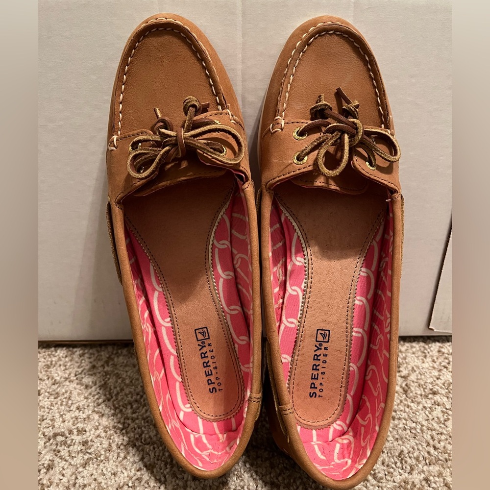 Sperry boat shoes, tan, EUC, size 9.5